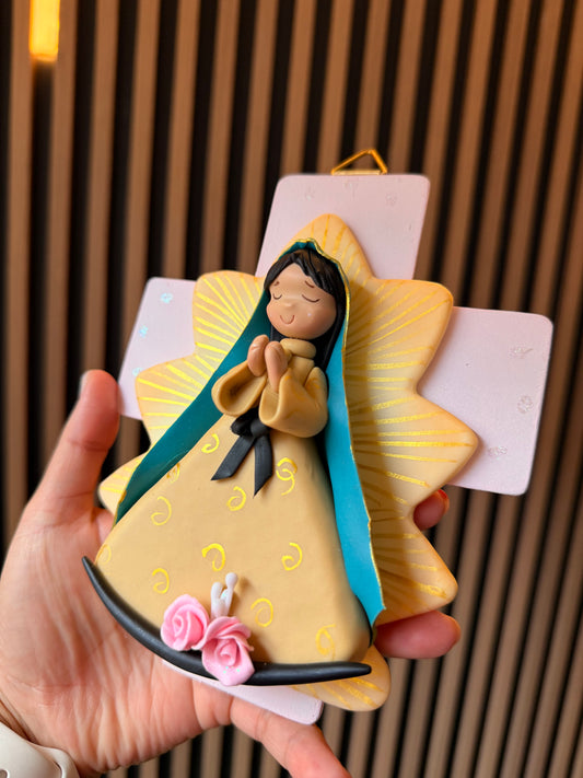 Virgen de Guadalupe en Caja Premium con Rosas