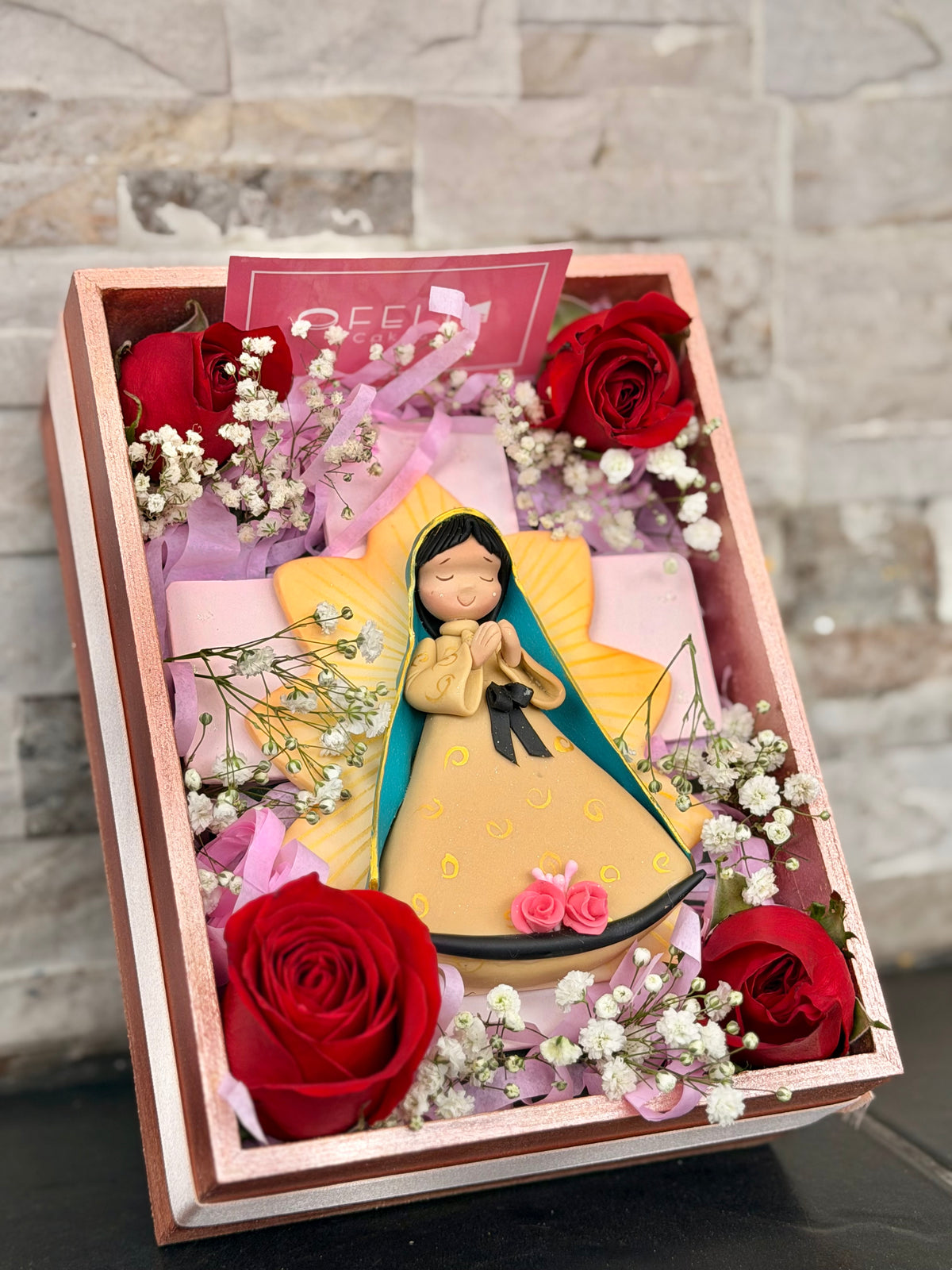 Virgen de Guadalupe en Caja Premium con Rosas