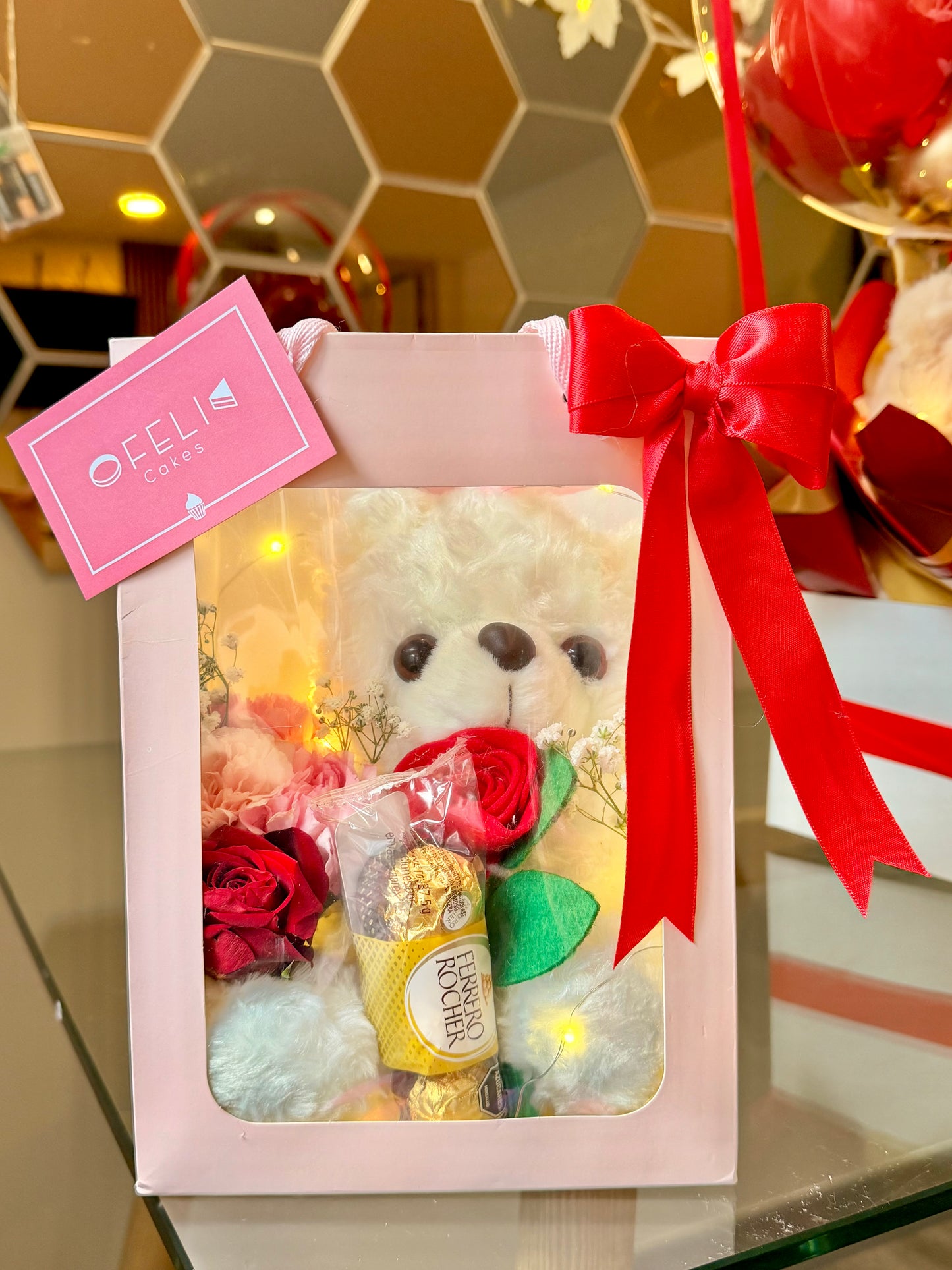 Detalle con Peluche, Ferrero y Flores – Ofeliacakes