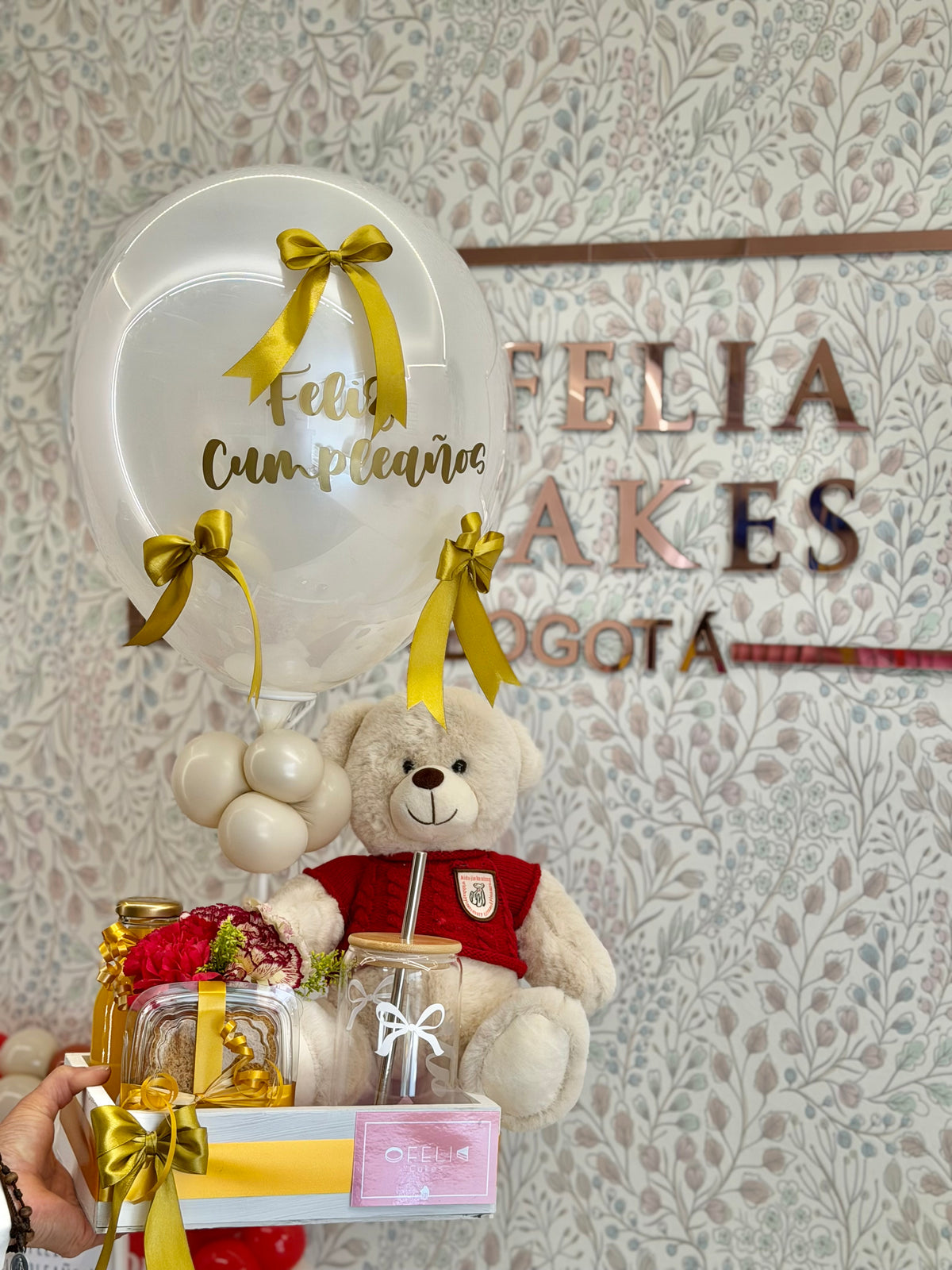 Desayuno Sorpresa de Cumpleaños con Oso y Globo Burbuja