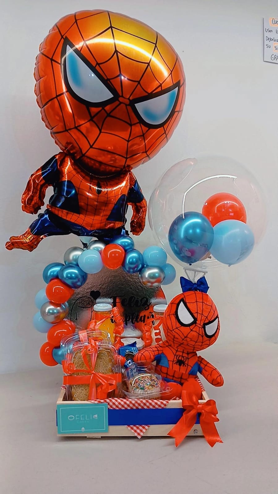 Desayuno sorpresa Mesa azul con Spiderman con Peluche